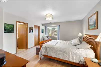 1021 SW 24th St, Troutdale, OR 97060 - Photo 18