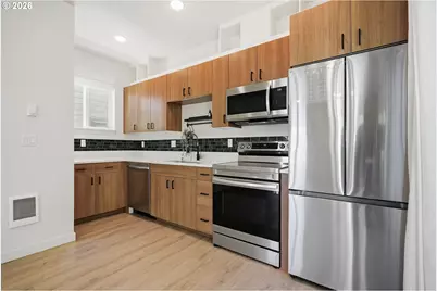 12078 SE Pine St, Portland, OR 97216 - Photo 10