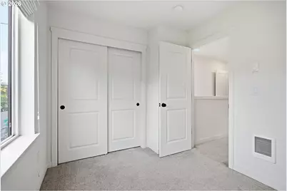 12078 SE Pine St, Portland, OR 97216 - Photo 18