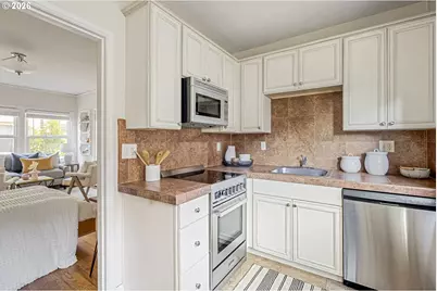 130 SE 31st Ave #8, Portland, OR 97214 - Photo 10