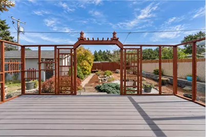 1615 Johnson St, North Bend, OR 97459 - Photo 8