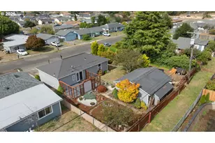 1615 Johnson St, North Bend, OR 97459 - Photo 4