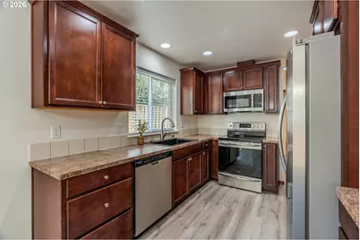2013 NW Bella Vista Dr, Gresham, OR 97030 - Photo 4