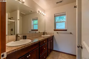 2013 NW Bella Vista Dr, Gresham, OR 97030 - Photo 20