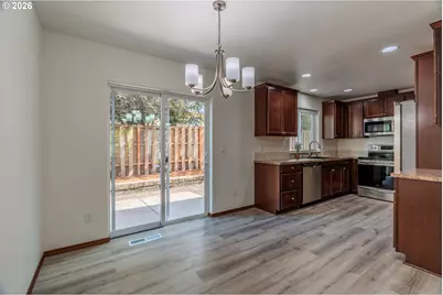 2013 NW Bella Vista Dr, Gresham, OR 97030 - Photo 8