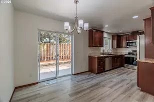 2013 NW Bella Vista Dr, Gresham, OR 97030 - Photo 8