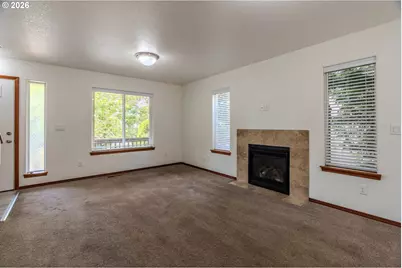 2013 NW Bella Vista Dr, Gresham, OR 97030 - Photo 12