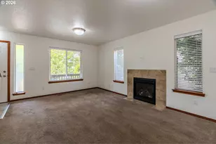 2013 NW Bella Vista Dr, Gresham, OR 97030 - Photo 12