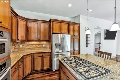 13370 SE Woodland Cir, Happy Valley, OR 97086 - Photo 12