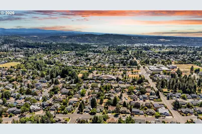 13370 SE Woodland Cir, Happy Valley, OR 97086 - Photo 12