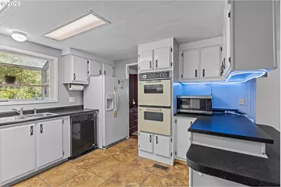 98785 Sitkum Ln, Myrtle Point, OR 97458 - Photo 12