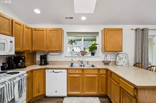 25234 Tyro Ave, Veneta, OR 97487 - Photo 6