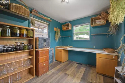 44518 McKenzie Hwy, Walterville, OR 97489 - Photo 16
