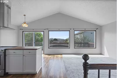 1754 NE 13th St, Lincoln City, OR 97367 - Photo 4