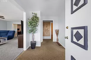 374 W Lexington Ave, Astoria, OR 97103 - Photo 4