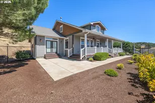 1984 NE Sunset Loop Dr, Roseburg, OR 97470 - Photo 2