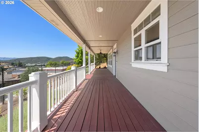 1984 NE Sunset Loop Dr, Roseburg, OR 97470 - Photo 4