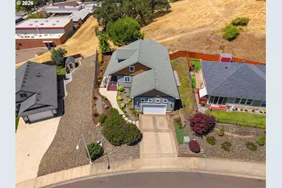 1984 NE Sunset Loop Dr, Roseburg, OR 97470 - Photo 4