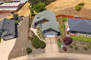 1984 NE Sunset Loop Dr, Roseburg, OR 97470 - Photo 4
