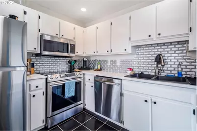 468 N Hayden Island Dr #107, Portland, OR 97217 - Photo 8