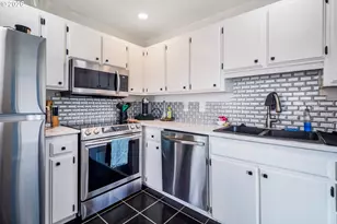 468 N Hayden Island Dr, Portland, OR 97217 - Photo 8