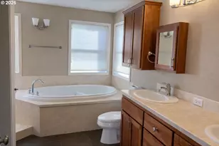 817 River Knoll Way, Springfield, OR 97477 - Photo 16