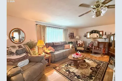 126 Woodlane Dr, Springfield, OR 97477 - Photo 4