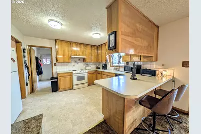 10301 Emily Dr, Island City, OR 97850 - Photo 4