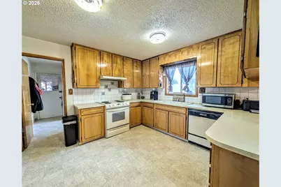 10301 Emily Dr, Island City, OR 97850 - Photo 6