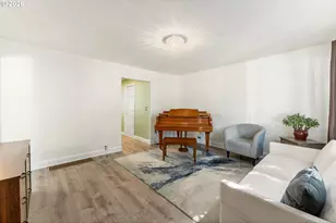 1040 NE 104th Ave, Portland, OR 97220 - Photo 4
