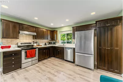 1040 NE 104th Ave, Portland, OR 97220 - Photo 8