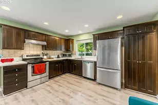1040 NE 104th Ave, Portland, OR 97220 - Photo 8