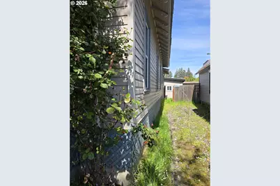 212 SE Mosher Ave, Roseburg, OR 97470 - Photo 4