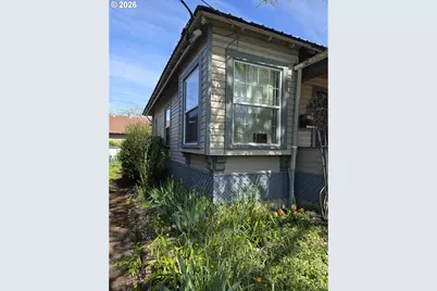 212 SE Mosher Ave, Roseburg, OR 97470 - Photo 2