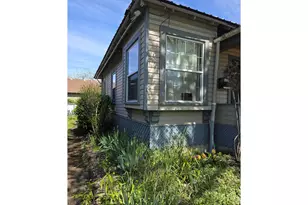 212 SE Mosher Ave, Roseburg, OR 97470 - Photo 2