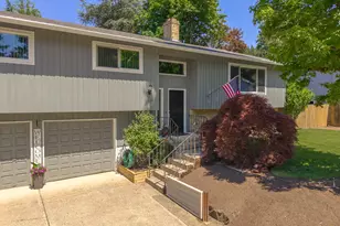 1360 Tamarisk Dr, West Linn, OR 97068 - Photo 2