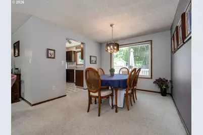 1360 Tamarisk Dr, West Linn, OR 97068 - Photo 10
