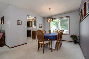 1360 Tamarisk Dr, West Linn, OR 97068 - Photo 10