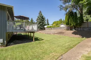 1360 Tamarisk Dr, West Linn, OR 97068 - Photo 32