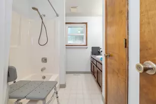 1360 Tamarisk Dr, West Linn, OR 97068 - Photo 24
