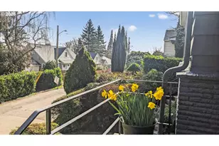 6825 SW 8th Ave, Portland, OR 97219 - Photo 4