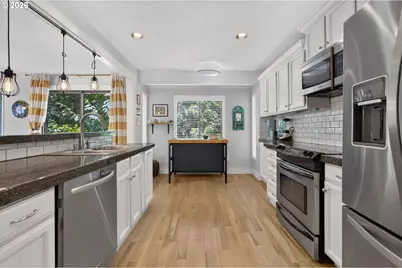 9925 SW Quail Post Rd, Portland, OR 97219 - Photo 20