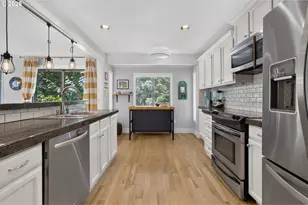 9925 SW Quail Post Rd, Portland, OR 97219 - Photo 20