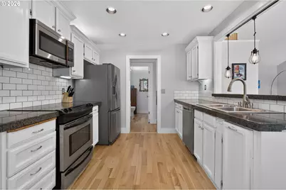9925 SW Quail Post Rd, Portland, OR 97219 - Photo 18