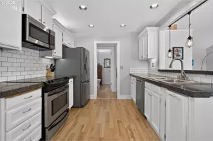 9925 SW Quail Post Rd, Portland, OR 97219 - Photo 18