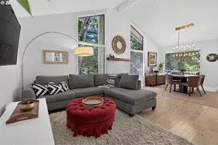 9925 SW Quail Post Rd, Portland, OR 97219 - Photo 2