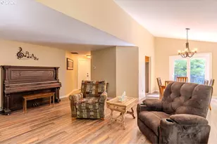 17877 Peter Skene Way, Oregon City, OR 97045 - Photo 4