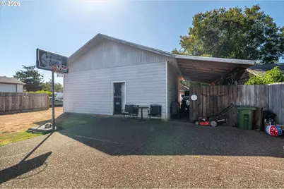2496 Pacific Ave, North Bend, OR 97459 - Photo 34