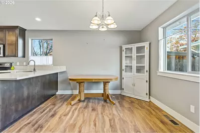1075 12th Ave, Sweet Home, OR 97386 - Photo 2