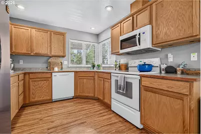 2065 Cheshire Way, Medford, OR 97501 - Photo 8